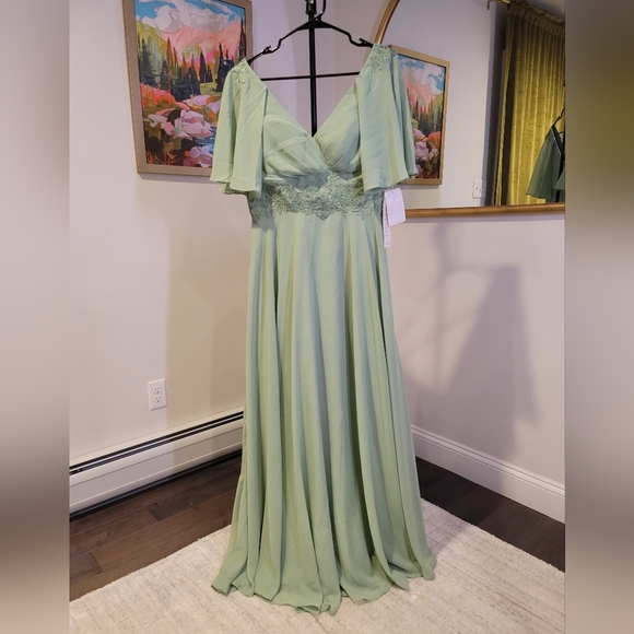 Dresses & Skirts - Elegant Light Green Gown with Lace Detail